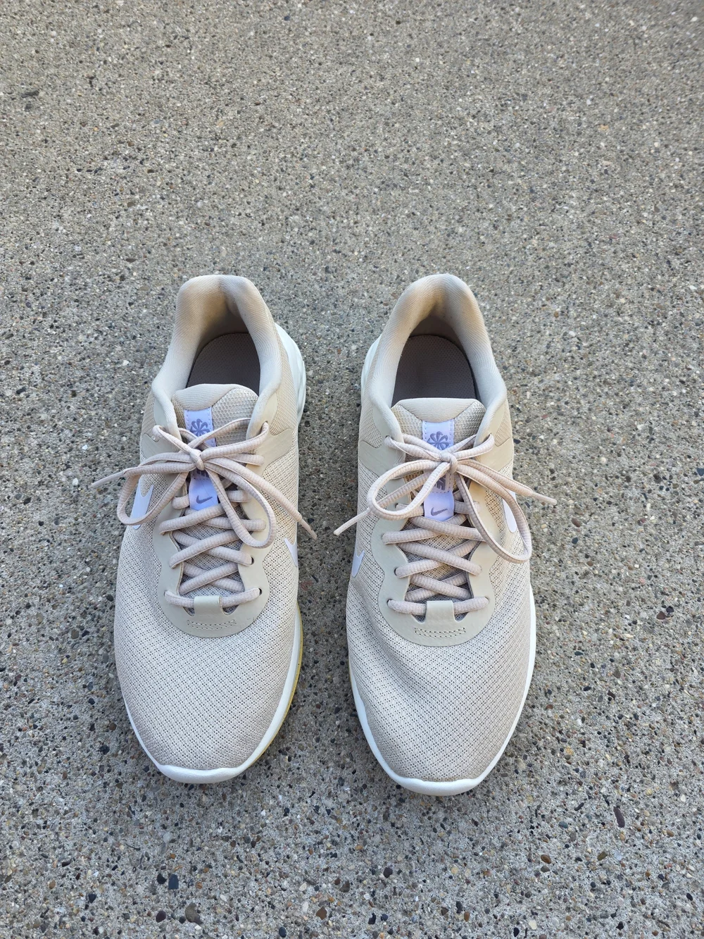 Nike Women's Beige Lightweigt Sneaker  Size 10.5 - Picture 8 of 15